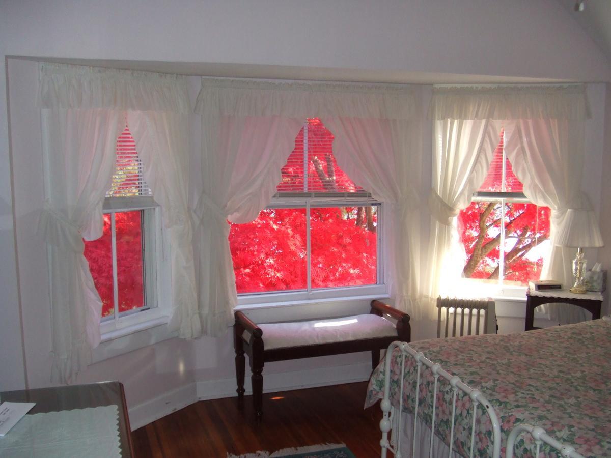 House On Chase Creek Bed & Breakfast Shelter Island Heights Exterior photo