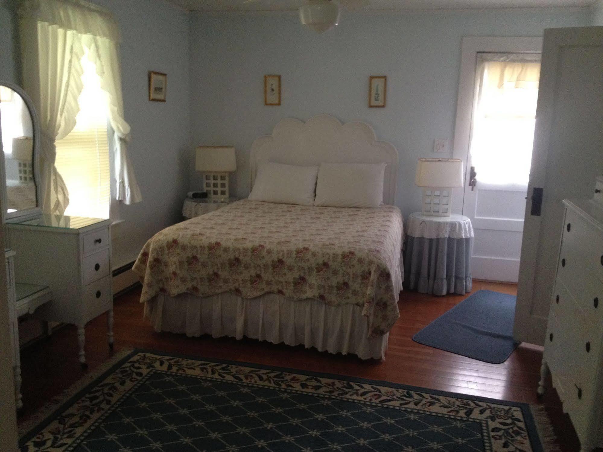 House On Chase Creek Bed & Breakfast Shelter Island Heights Exterior photo